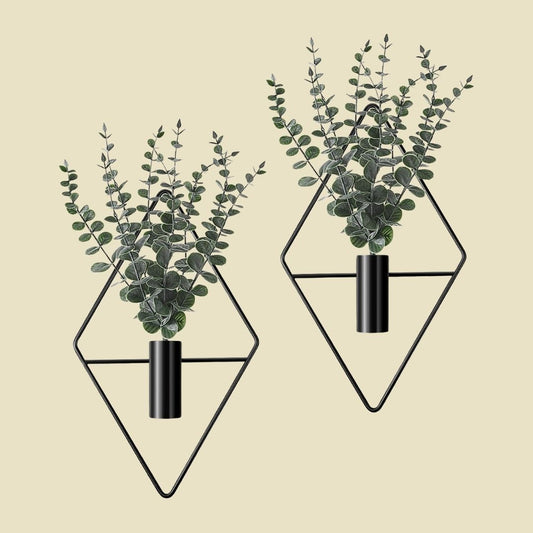 Maya – Vegghengt geometrisk vase med kunstig eukalyptus