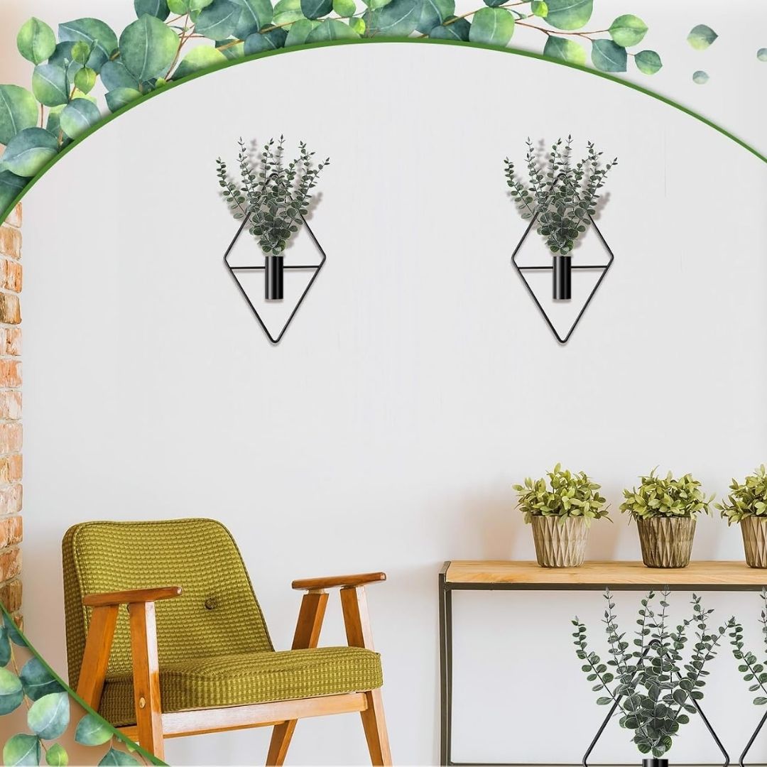Maya – Vegghengt geometrisk vase med kunstig eukalyptus