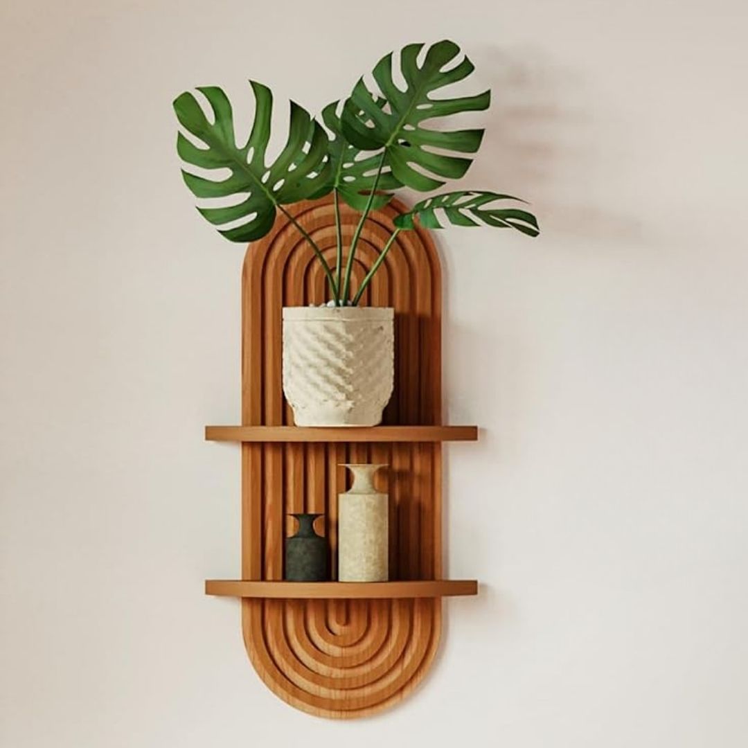 Ingrid – Vegghengt bokhylle i tre med ribbet paneldesign